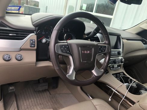 Used 2019 GMC Yukon SLT w/ Premium Edition image 5
