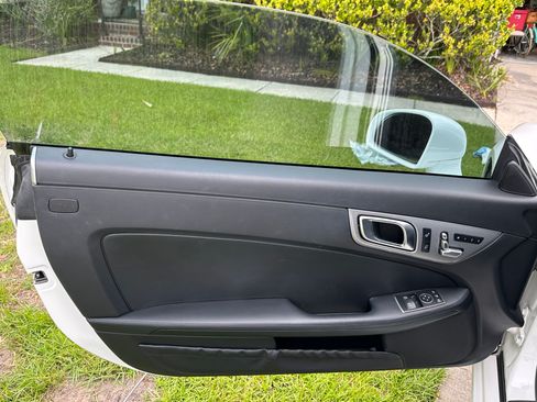 Used 2019 Mercedes-Benz SLC 300 image 13