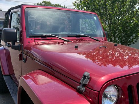 Used 2011 Jeep Wrangler Sahara AWD/4WD image 12