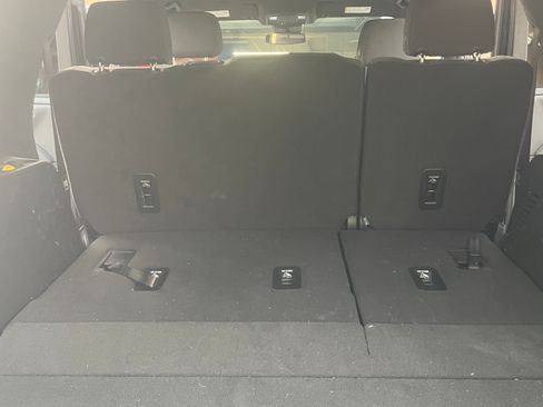 Used 2024 Chevrolet Tahoe LS RWD image 10