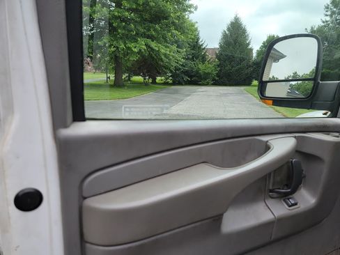 Used 2009 Chevrolet Express 1500 LT Van 3D w/ LT Preferred Equipment Group image 6