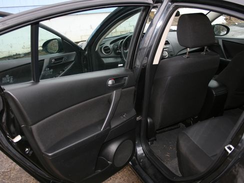 Used 2011 MAZDA MAZDA3 i Sport image 22