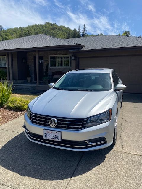 Used 2016 Volkswagen Passat 1.8T SE FWD image 1