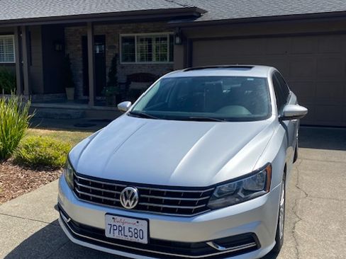 Used 2016 Volkswagen Passat 1.8T SE image 1