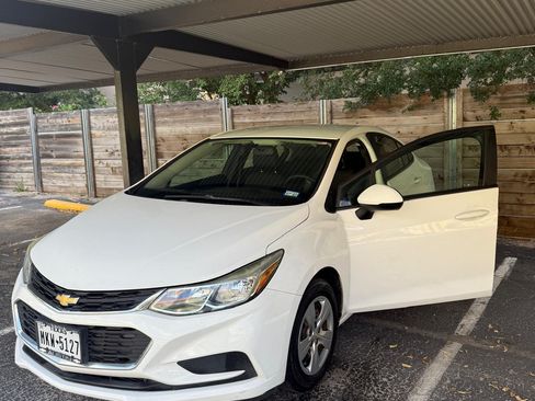 Used 2018 Chevrolet Cruze LS FWD image 2
