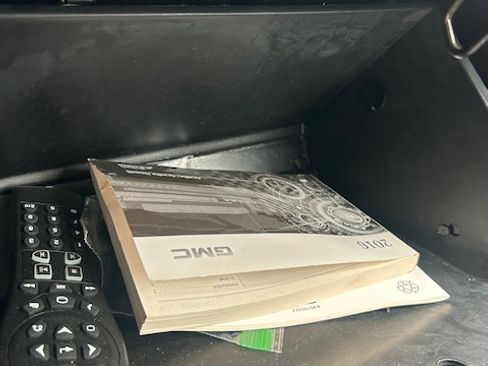 Used 2016 GMC Acadia SLT w/ Open Road Package image 8