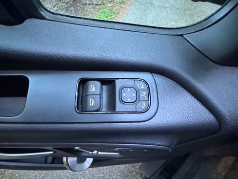 Used 2025 Mercedes-Benz Sprinter 2500 image 31