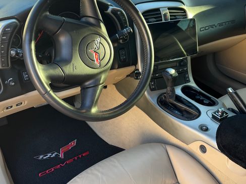 Used 2005 Chevrolet Corvette Convertible w/ Preferred Equipment Group image 12