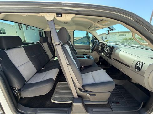 Used 2008 Chevrolet Silverado 2500 W/T AWD/4WD image 13