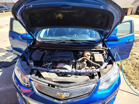 Used 2017 Chevrolet Volt LT w/ Comfort Package image 16