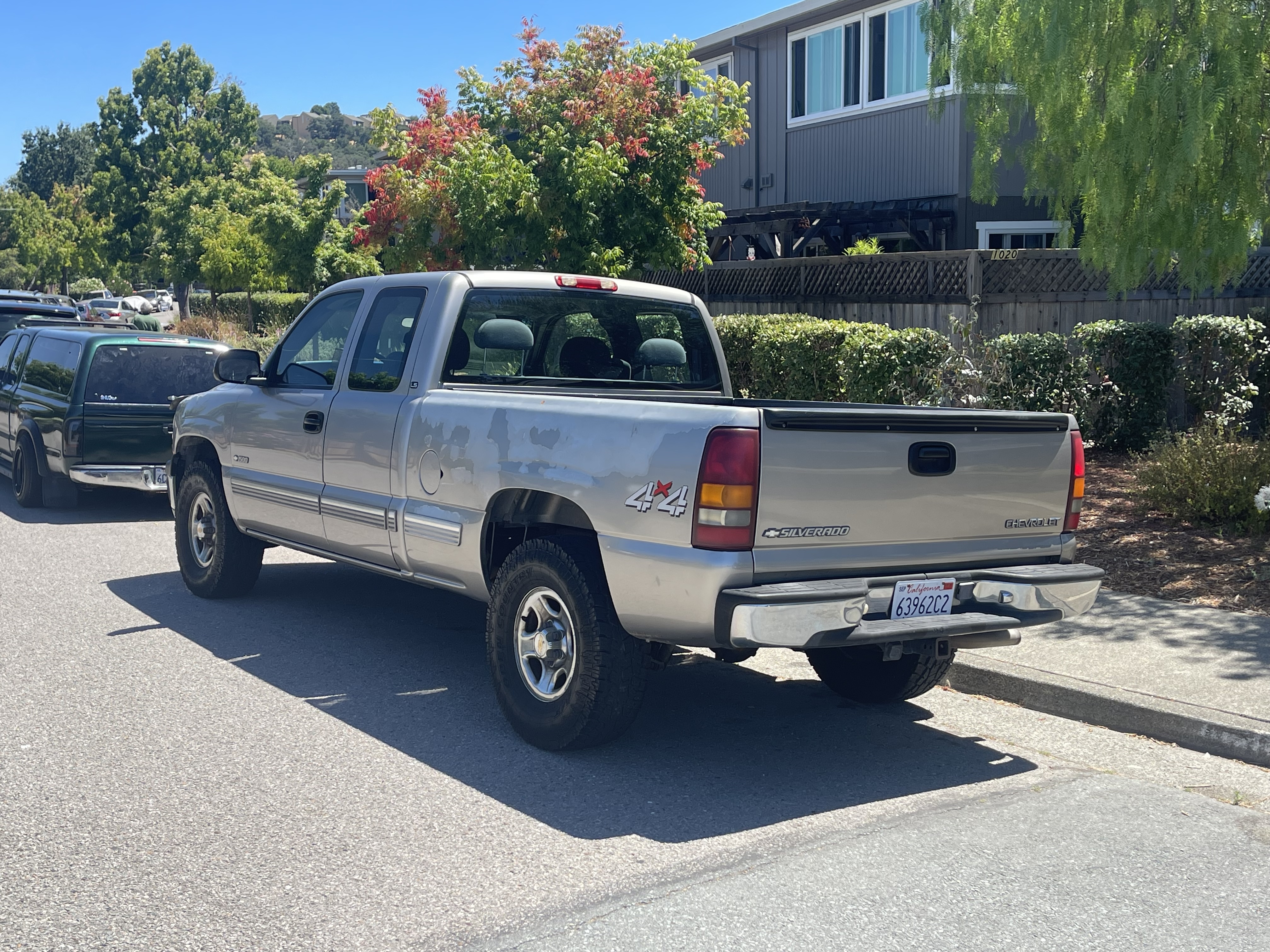 Used 2000 Chevrolet Silverado 1500 LS AWD/4WD image 2