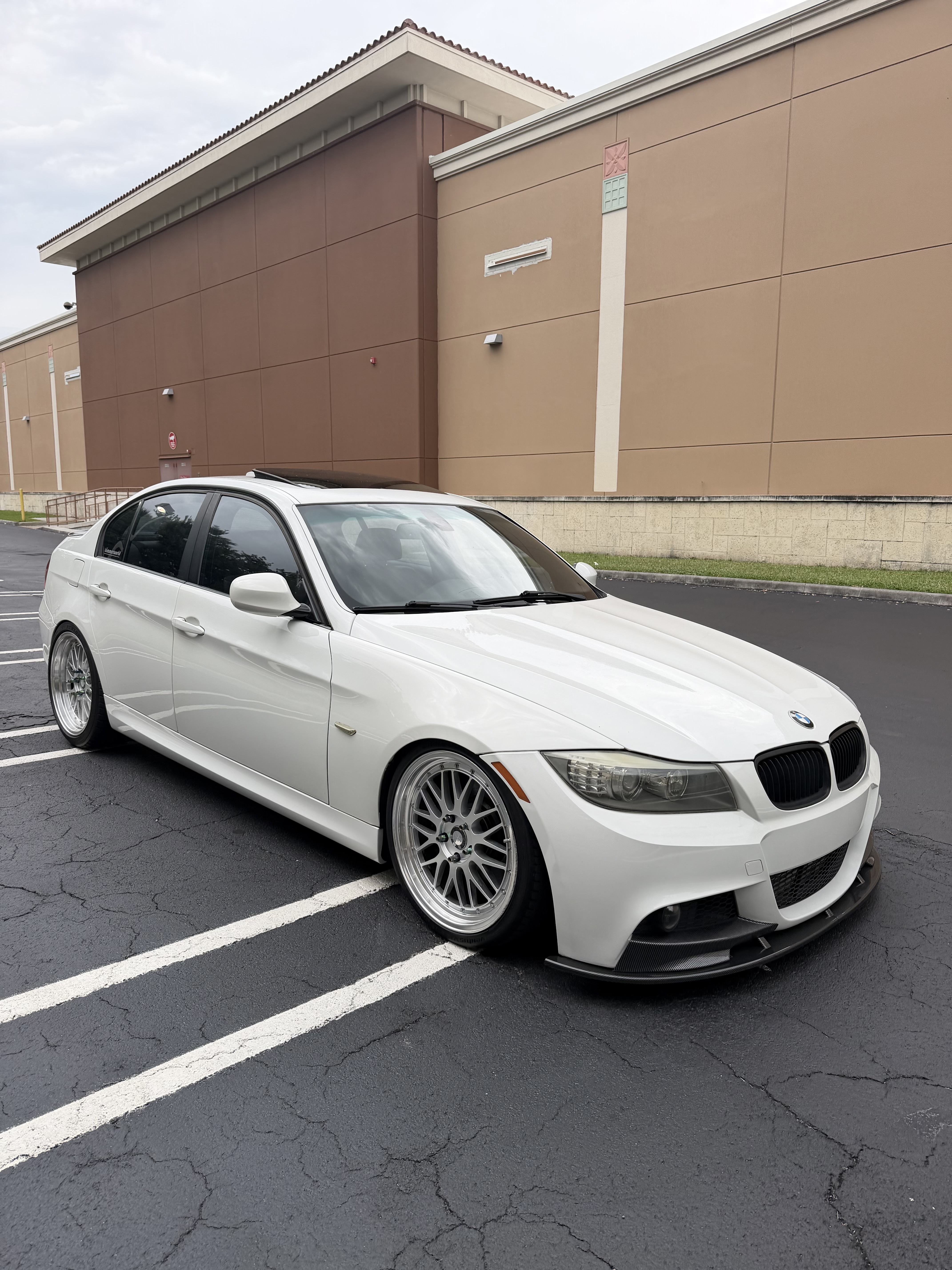 Used 2010 BMW 335i Sedan RWD image 1