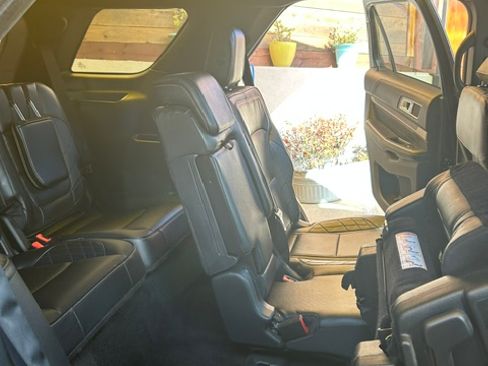 Used 2019 Ford Explorer Platinum AWD/4WD image 5