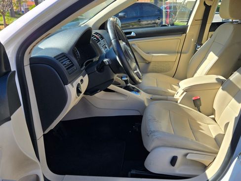 Used 2010 Volkswagen Jetta SE image 9