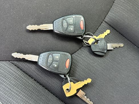 Used 2015 Jeep Wrangler Unlimited Sahara w/ Connectivity Group AWD/4WD image 12