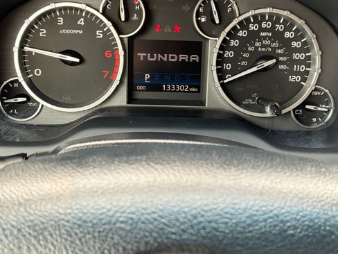 Used 2014 Toyota Tundra SR5 w/ SR5 Upgrade Package image 13
