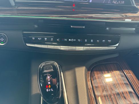 Used 2021 Cadillac Escalade ESV Premium Luxury w/ Driver Assist Tech Package AWD/4WD image 9