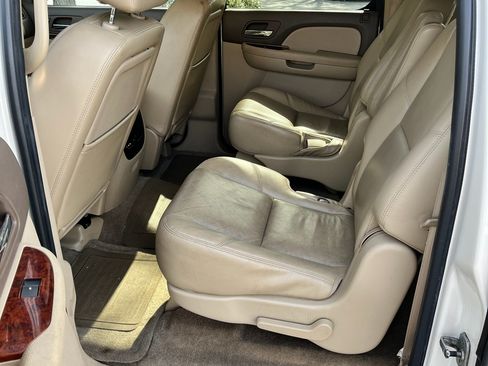 Used 2010 Chevrolet Suburban LTZ image 19