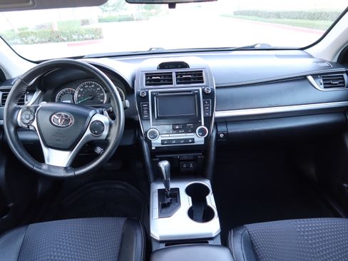 Used 2013 Toyota Camry SE image 15