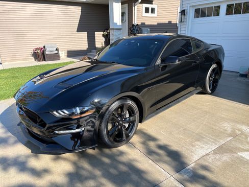 Used 2021 Ford Mustang GT Premium w/ Equipment Group 401A RWD image 4