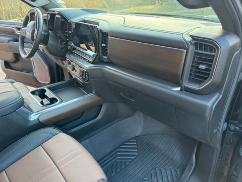 Used 2024 Chevrolet Silverado 2500 High Country w/ High Country Premium Package image 22