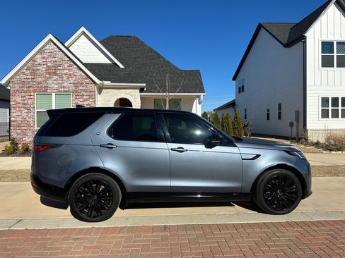 Used 2021 Land Rover Discovery S R-Dynamic image 2