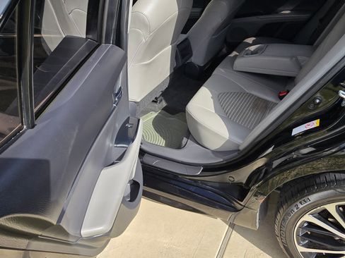 Used 2018 Toyota Camry SE image 6