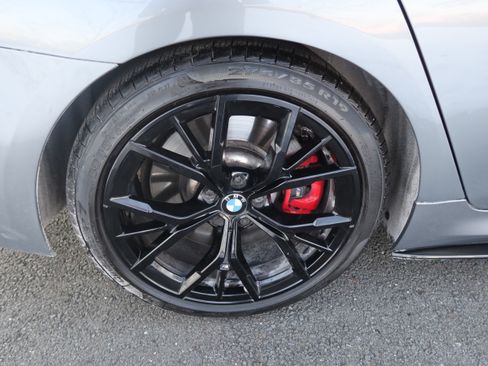 Used 2023 BMW M550i xDrive w/ Dynamic Handling Package image 16