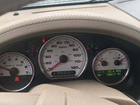 Used 2004 Ford F150 Lariat image 2