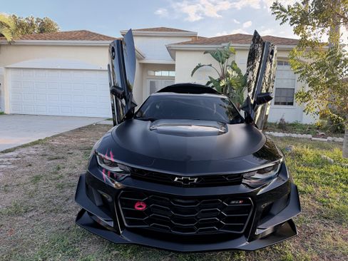 Used 2019 Chevrolet Camaro ZL1 image 1