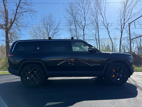 Used 2024 Rivian R1S Adventure image 8