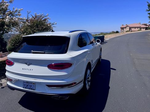 Used 2021 Bentley Bentayga image 11