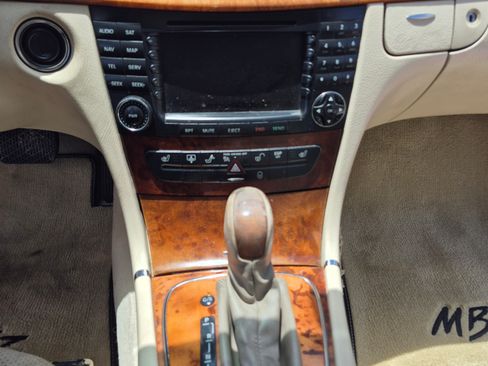 Used 2005 Mercedes-Benz E 500 Sedan image 18