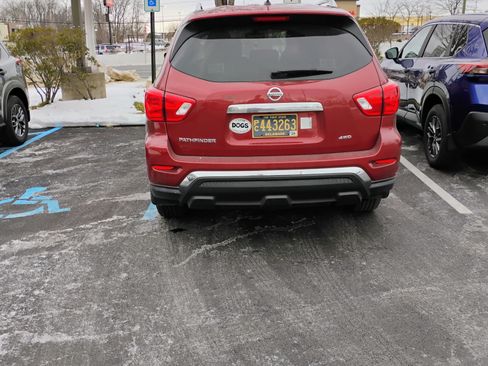 Used 2017 Nissan Pathfinder S image 2