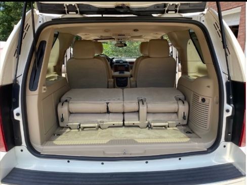 Used 2014 Chevrolet Tahoe LTZ RWD image 12