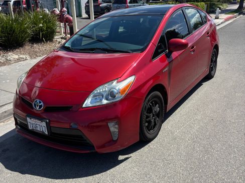 Used 2013 Toyota Prius Three w/ Solar Roof Pkg FWD image 1