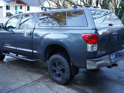 Used 2010 Toyota Tundra 4x4 Double Cab image 2