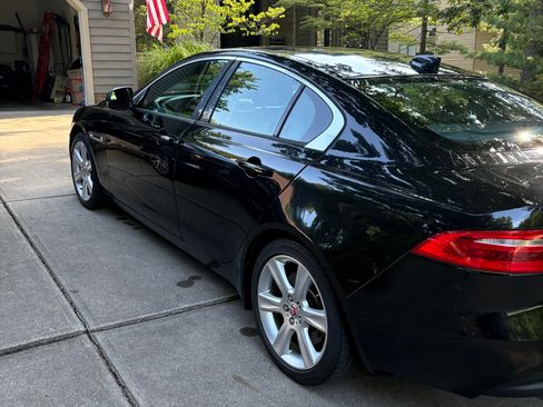 Used 2018 Jaguar XE Premium AWD/4WD image 6