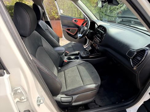 Used 2020 Kia Soul GT-Line Turbo FWD image 9