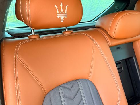 Used 2018 Maserati Levante GranLusso image 6