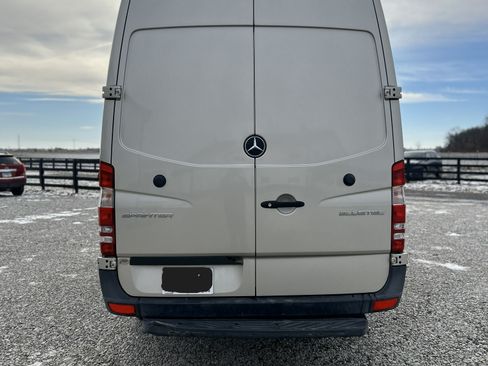 Used 2016 Mercedes-Benz Sprinter 2500 image 4