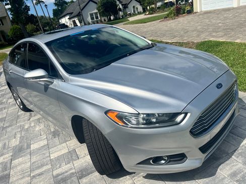 Used 2013 Ford Fusion SE FWD image 1