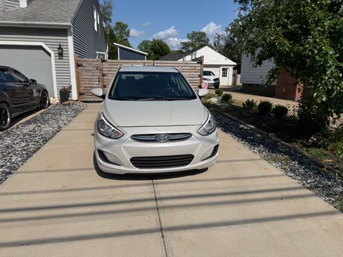 Used 2016 Hyundai Accent SE FWD image 2