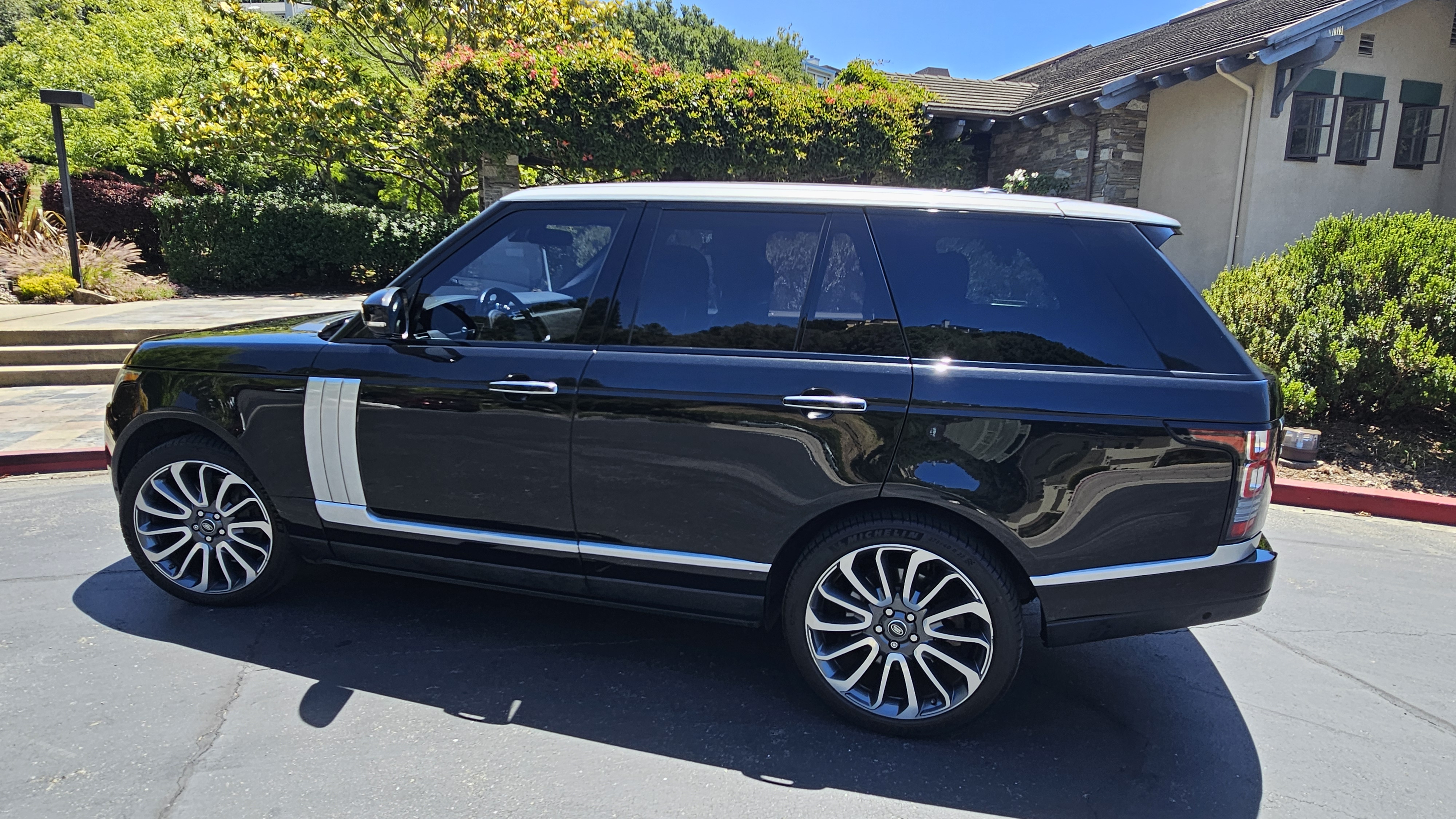 Used 2015 Land Rover Range Rover Autobiography AWD/4WD image 1