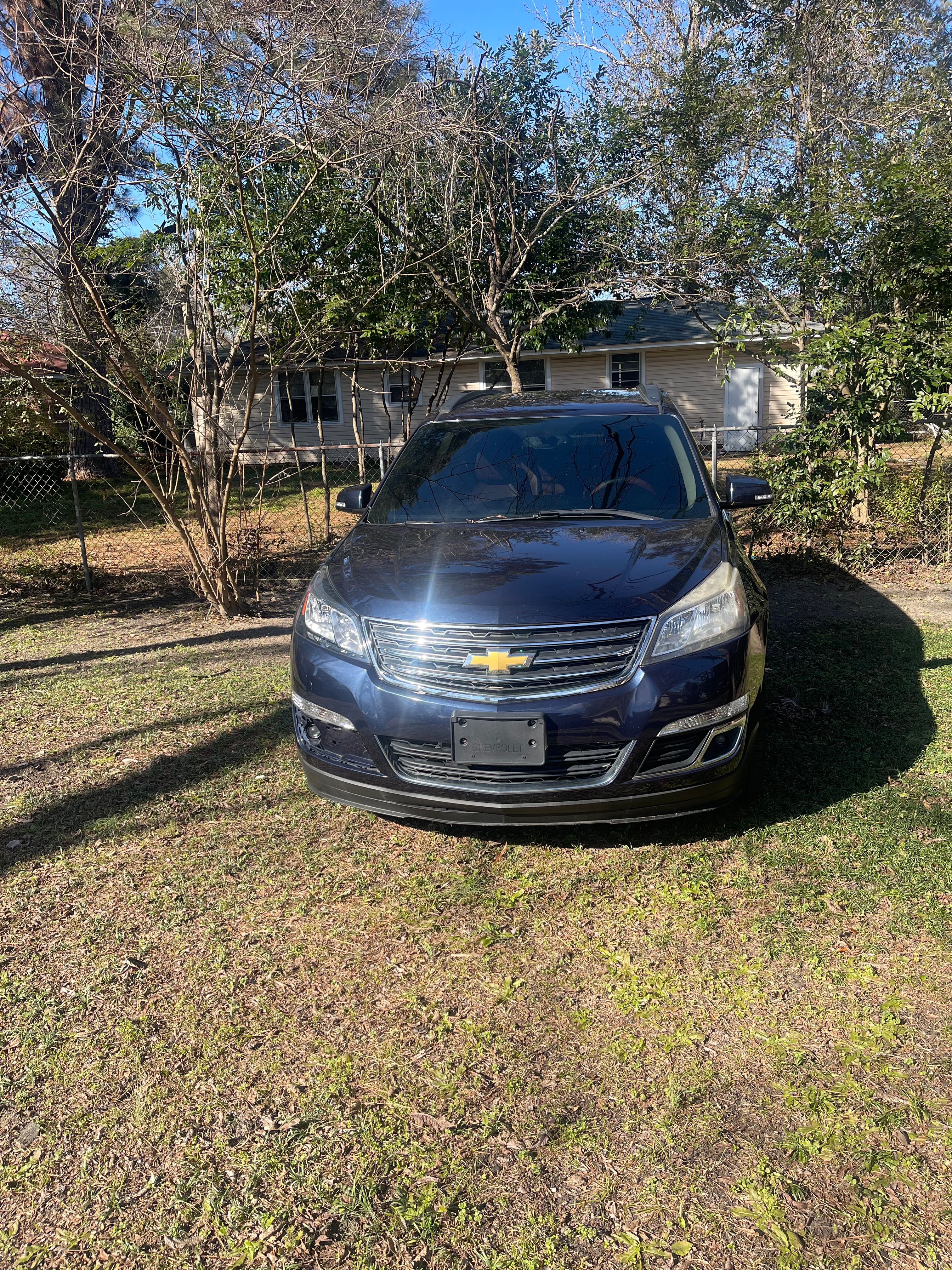 Used 2017 Chevrolet Traverse LT FWD image 1