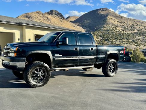 Used 2006 Chevrolet Silverado 2500 LT w/ Heavy-Duty Power Package image 9