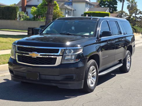 Used 2019 Chevrolet Suburban LT image 6