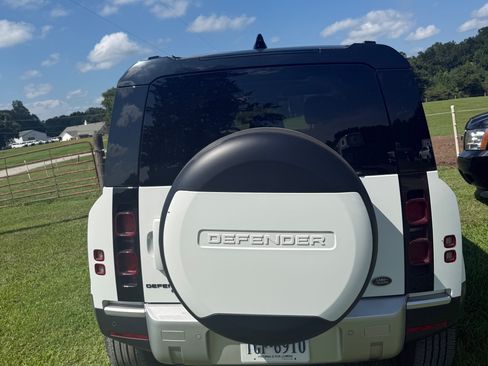 Used 2020 Land Rover Defender 110 SE AWD/4WD image 11