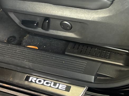 Used 2024 Nissan Rogue SV w/ SV Premium Package image 4