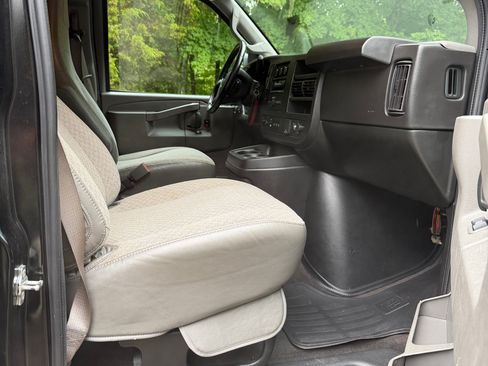 Used 2023 Chevrolet Express 3500 LS w/ Chrome Appearance Package RWD image 15